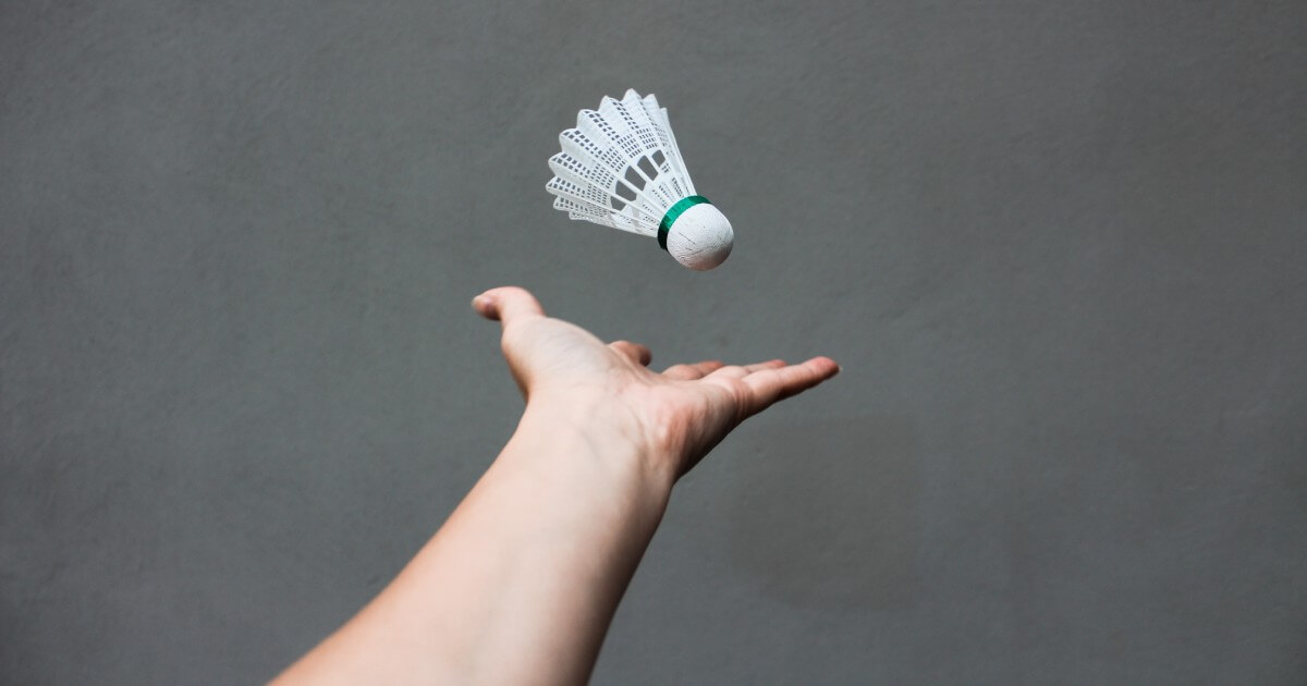 badminton hand shuttle